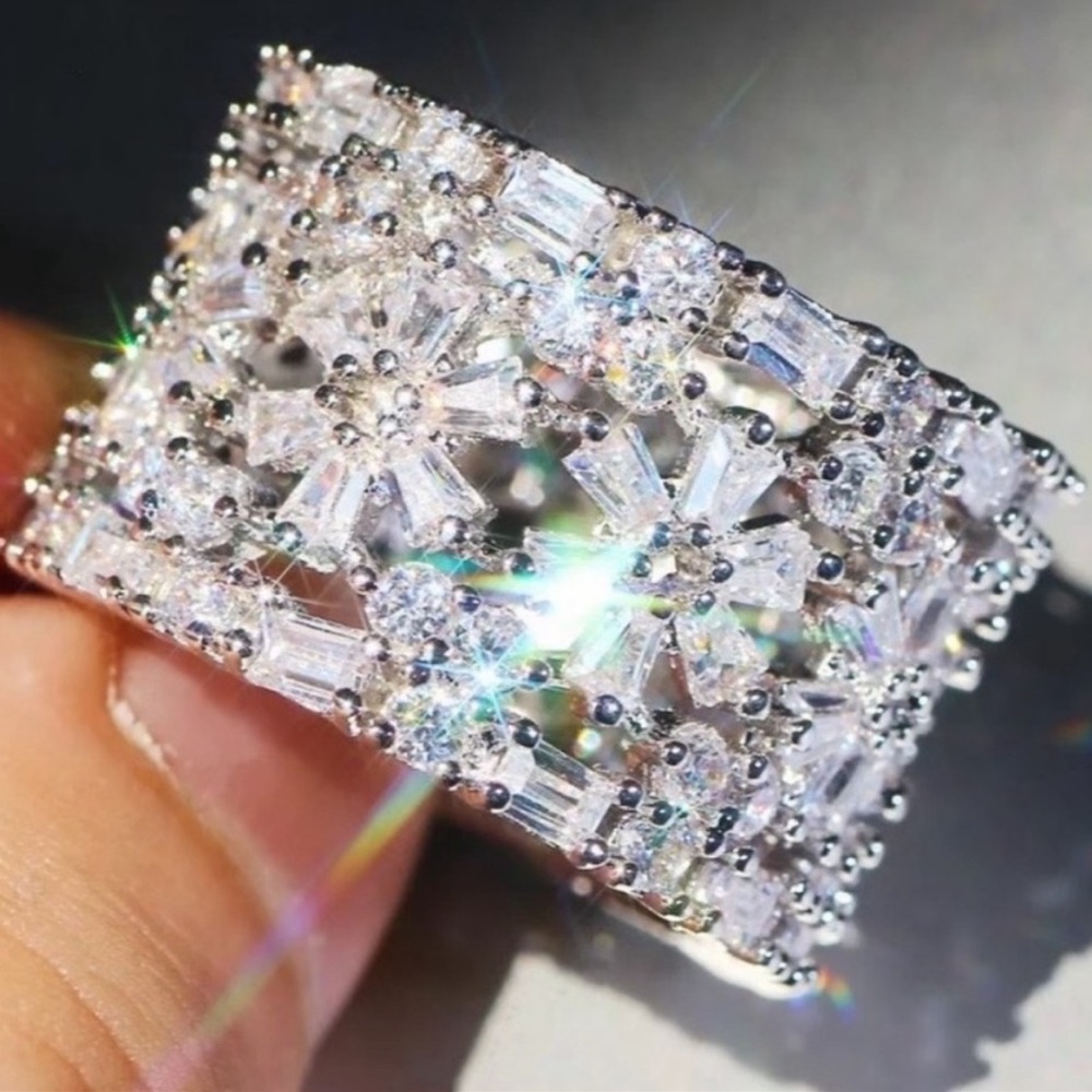 💯 NEW 18 CT 925 STERLING SILVER DIAMOND RING, CUTE RING, SHINY RING.